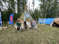 Таймырцы познакомили гостей этнофестиваля «Мир Сибири» с бытом и творчеством КМНТ.