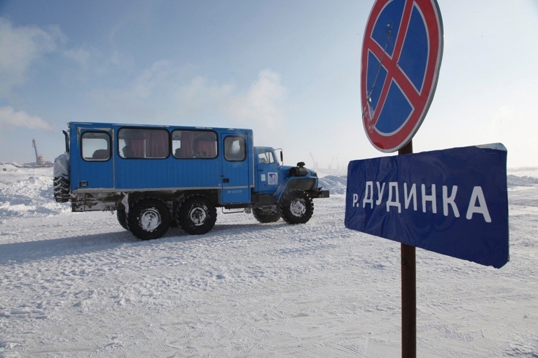 На Таймыре закрыта ледовая переправа через реку Дудинка.