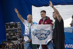 Порядка 100 участников экстремального заплыва X-WATERS покорили полярный Енисей.