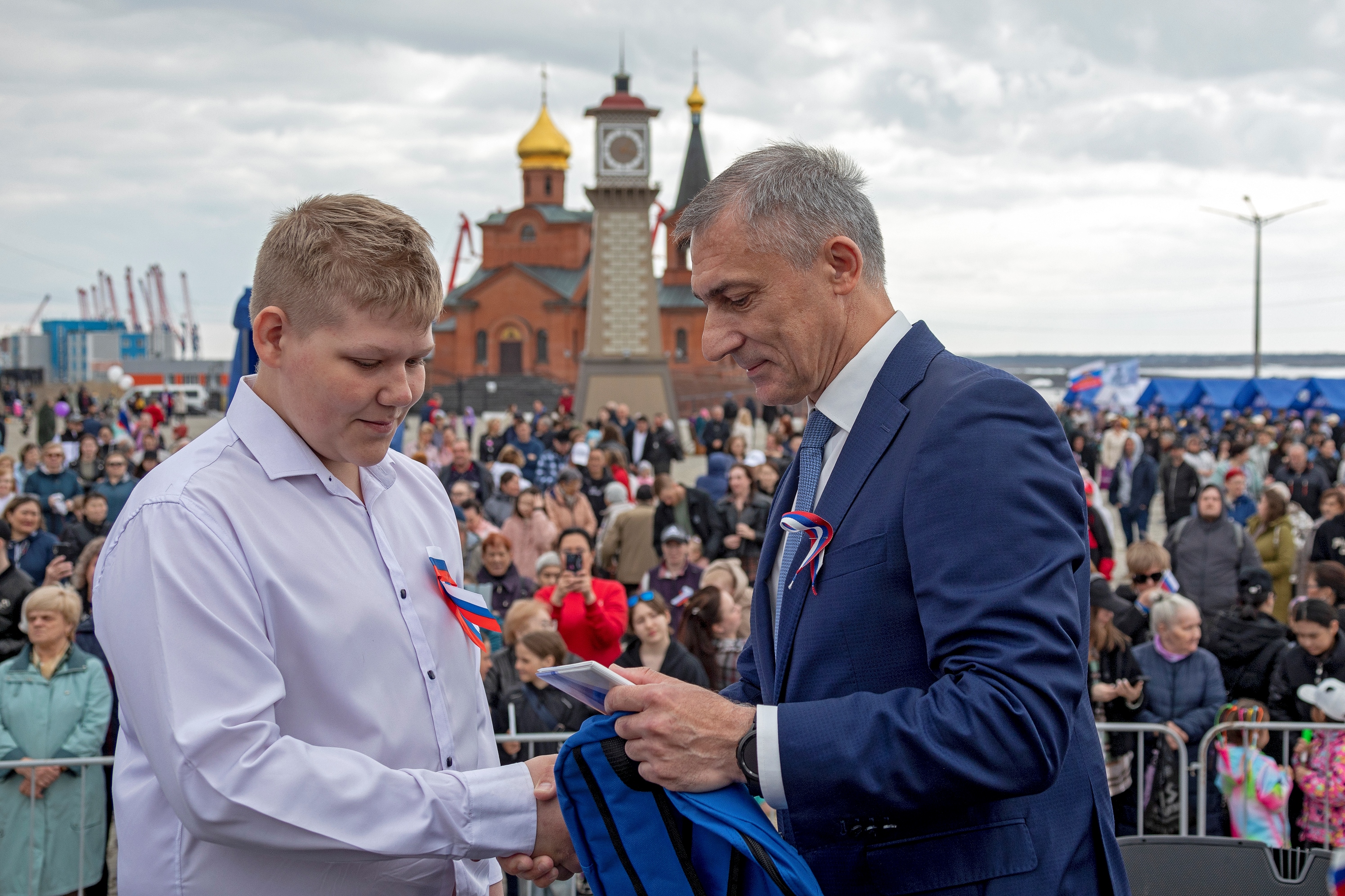Торжественный момент взросления: школьникам Таймыра вручили первые паспорта.