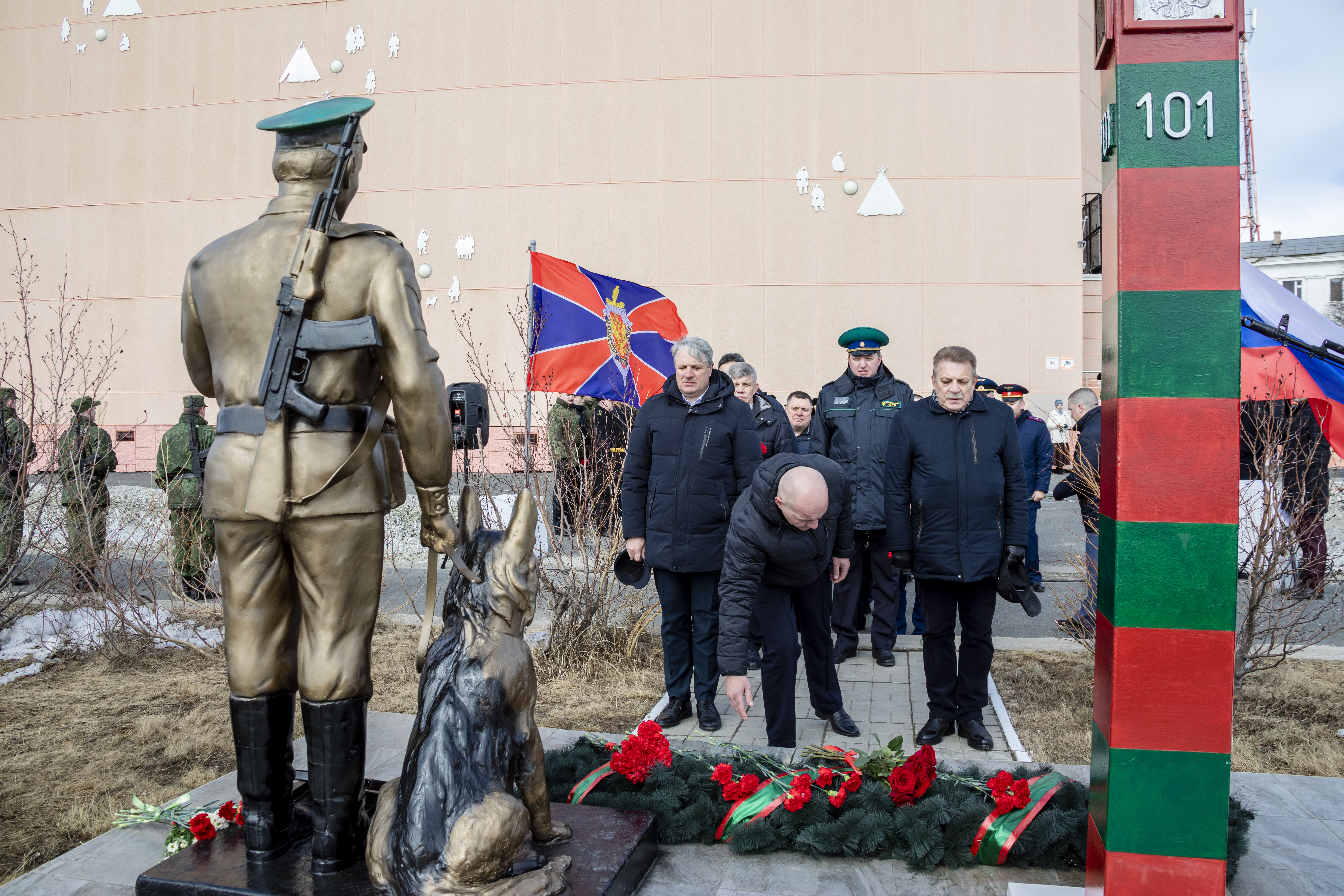 В столице Таймыра прошел митинг ко Дню пограничника.