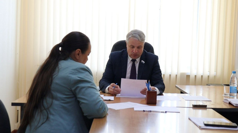 Глава Таймыра Алексей Членов провел личный прием граждан. Глава Таймыра Алексей Членов провел личный прием граждан.
